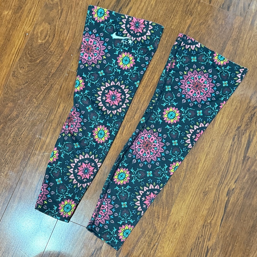 Nike Floral Patterned Women's Leggings - Black and Pink